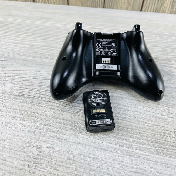 Microsoft Xbox 360 Wireless Controller with rechargeable battery pack - Picture 13 of 16